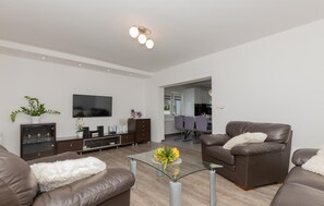 Smart-TV, fotballspill og bordtennis