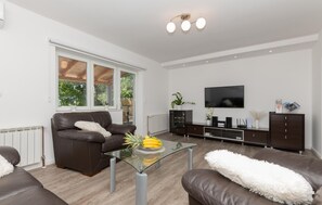 Smart-TV, fotballspill og bordtennis