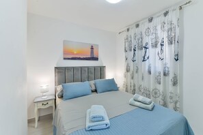 2 bedrooms, iron/ironing board, free WiFi, bed sheets - Villa Anna with roof terrace and pool (Vinjerac)