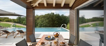 Exclusive villa near Pula with its own lake