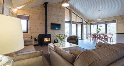 Swaledale - sleeps 6 guests in 3 bedrooms