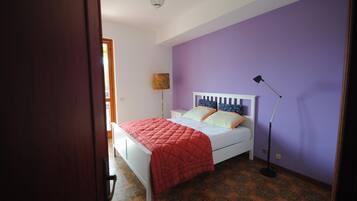 2 chambres, fer et planche Ă repasser, draps fournis