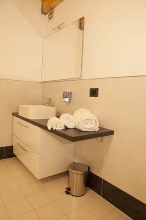 Hair dryer, towels, soap, toilet paper - BENinCASA, in the heart of Lecce a loft that will make you feel at home ... (Lecce)