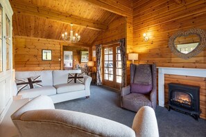 Living area - Curlew Lodge - sleeps 6 guests  in 3 bedrooms (Ravenstonedale / Kirkby Stephen)