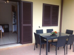 Outdoor dining - Valentina House... ferry discount (Campo nell 'Elba)