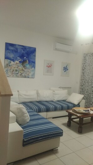 TV, fireplace, books - Valentina House... ferry discount (Campo nell 'Elba)