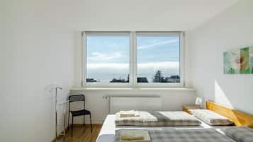 2 bedrooms, in-room safe, desk, iron/ironing board