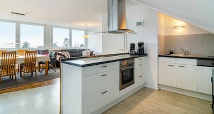 High quality apartment with balcony and stunning lake and Alpine views