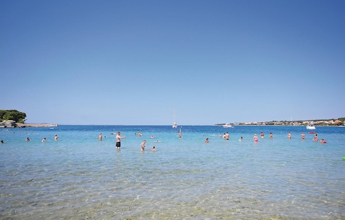 Cozy home in Petrcane with WiFi