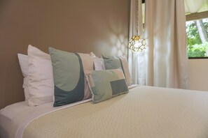 Quadruple Premium Room | Mörkläggningsgardiner, gratis wi-fi och sängkläder