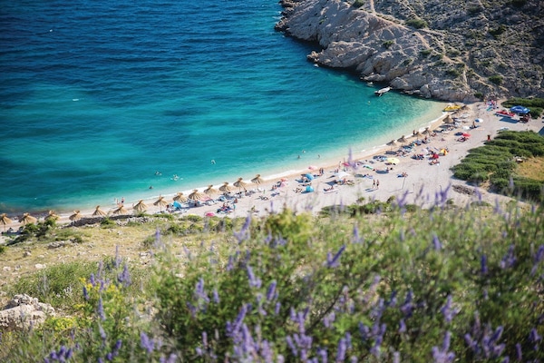 Perto da praia, prática de pesca