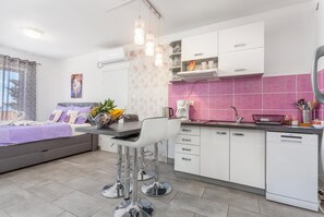 Free WiFi, bed sheets - Lovely apartment in Stara Baska with WiFi (Stara Baska)