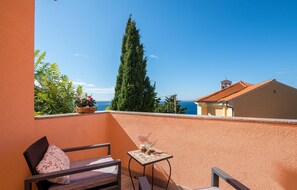 Property grounds - Lovely apartment in Stara Baska with WiFi (Stara Baska)