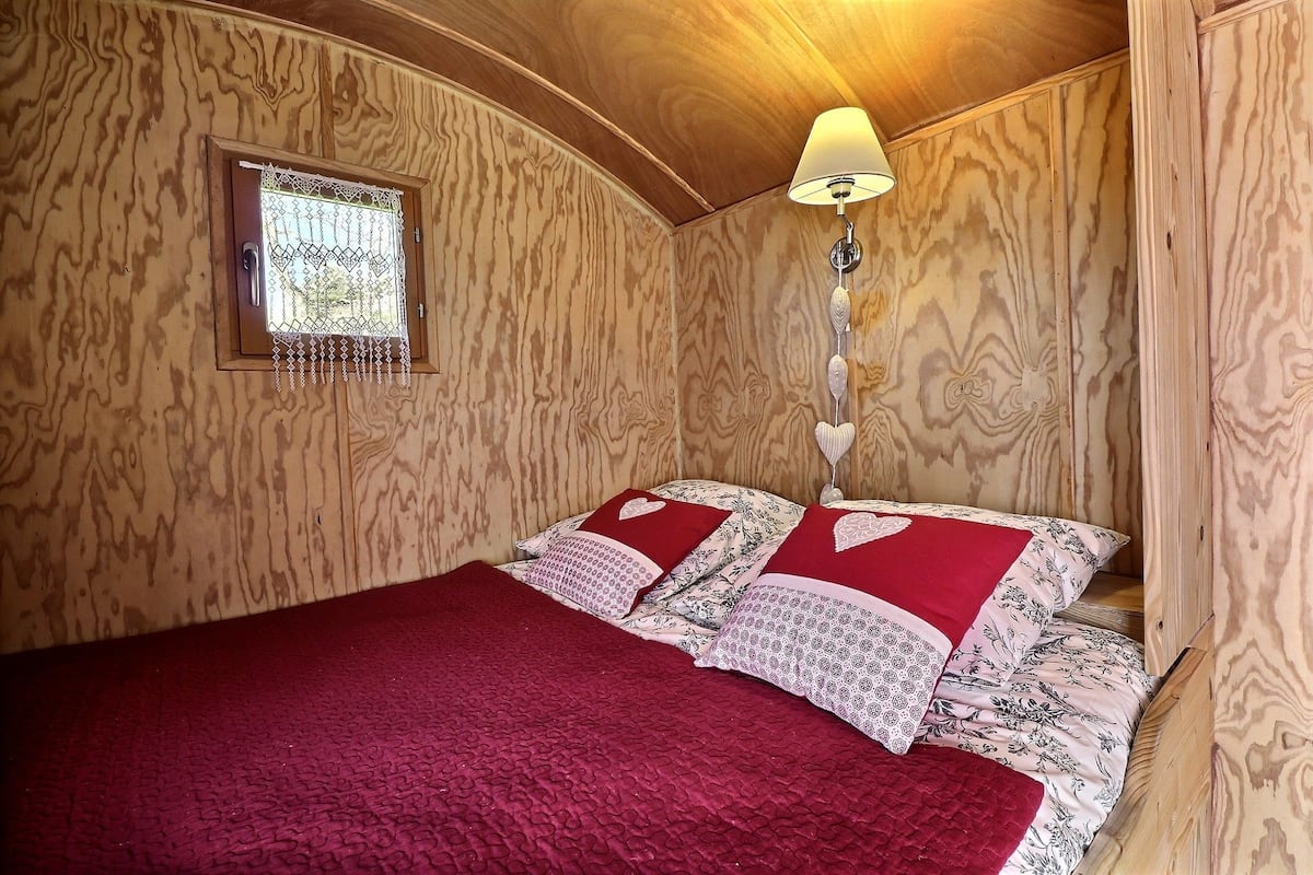 Habitación (RoulHotes) | Decoración personalizada, muebles diferentes y cunas gratuitas