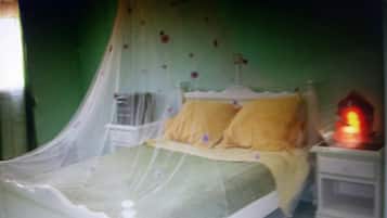 3 bedrooms, in-room safe, iron/ironing board, travel cot
