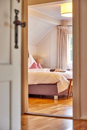 5 bedrooms, iron/ironing board, travel crib, WiFi
