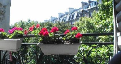 Plaine Monceau, appt clair, haussmannien, confortable, pour 4 personnes