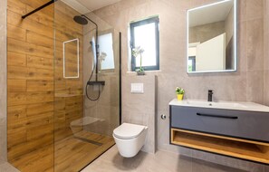 Combined shower/tub