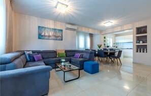 TV, table tennis - Lovely home in Dicmo with sauna (Dicmo)