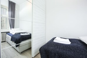 4 habitaciones, escritorio, tabla de planchar con plancha y wifi gratis 