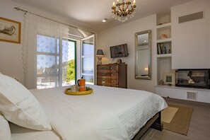 3 bedrooms, iron/ironing board, travel crib, free WiFi