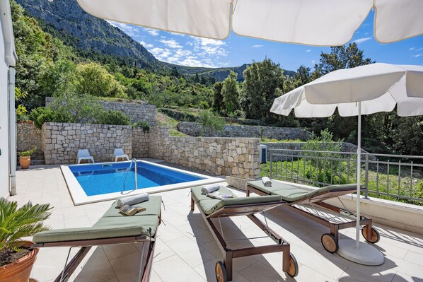 Outdoor pool, a heated pool - TOP OFFER-Charming cottage with heated pool in a quiet location and sea view (Makarska)