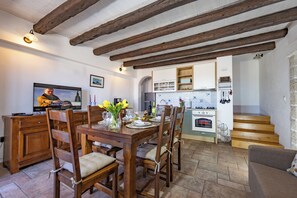 Dining - TOP OFFER-Charming cottage with heated pool in a quiet location and sea view (Makarska)