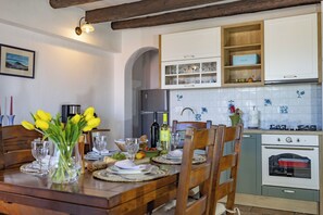 Fridge, microwave, oven, stovetop - TOP OFFER-Charming cottage with heated pool in a quiet location and sea view (Makarska)