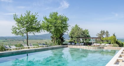 Fullly equiped luxury Tuscan villa gardens with views