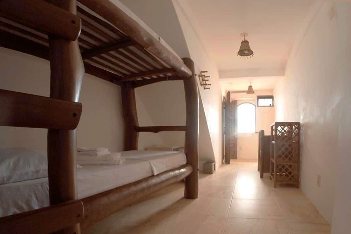 Habitación estándar con 2 camas individuales, vista al mar | Ropa de cama de alta calidad y caja de seguridad en la habitación
