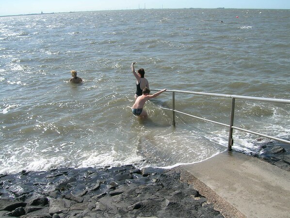 Unclassified image, 1 of 20, button