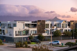 A modern building with multiple balconies and a stop sign. - Eden on the Bay 108 (Cape Town)