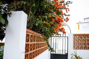 Exterior detail - PrivatePool - Seaview - Ideal Family - 10min wlk to Beach - fully equipped  (Carvoeira)