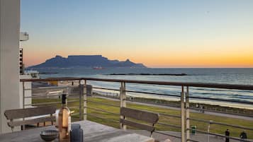 Apartment (2 Bedrooms) | Front of property