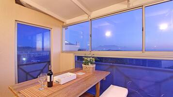 Executive Apartment, 2 Bedrooms | In-room dining