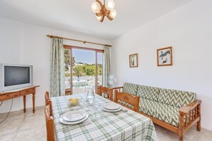 Dining - Fantastic holiday Apartment La Cabanya 3A, Shared Pool, Terrace & Wi-Fi (CANYAMEL)