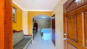 Quarto triplo conforto | 1 quarto, escrivaninha, espaço de trabalho para notebook