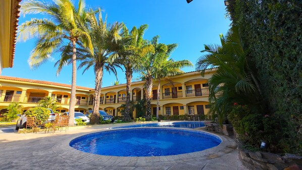 Outdoor pool - Hotel Florencia San Miguel (San Miguel)