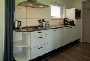 Fridge, microwave, dishwasher, coffee/tea maker