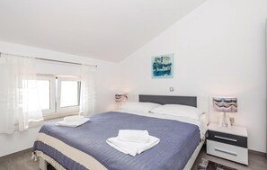 2 bedrooms, free WiFi, bed sheets - 2 bedroom amazing apartment in Lovran (Lovran)