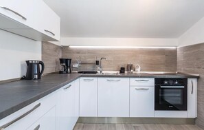 Fridge, stovetop, coffee/tea maker - 2 bedroom amazing apartment in Lovran (Lovran)