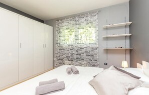 2 bedrooms, travel cot, free WiFi, bed sheets - 2 bedroom lovely apartment in Smrika (Smrika)