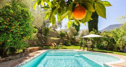 Sustainable High Level Cave House, Private huge Garden Calm View Child safe Pool