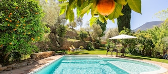 Sustainable High Level Cave House, Private huge Garden Calm View Child safe Pool