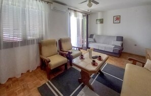 TV - 2 bedroom amazing apartment in Novi Vinodolski (Novi Vinodolski)