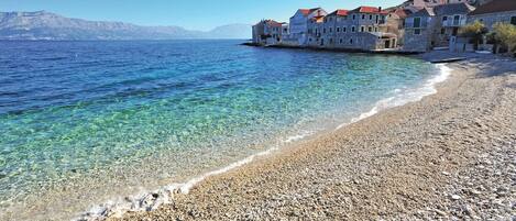Una spiaggia nelle vicinanze, pesca
