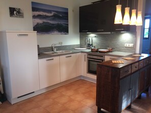 Fridge, oven, dishwasher, coffee/tea maker