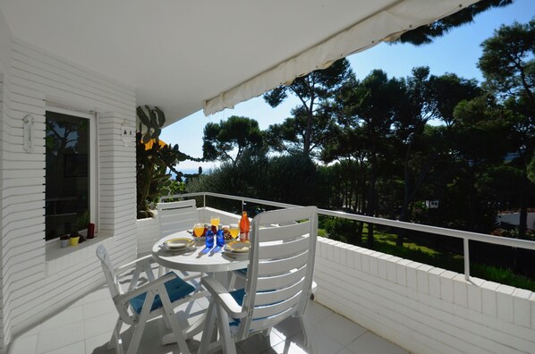 تناول الطعام بالخارج