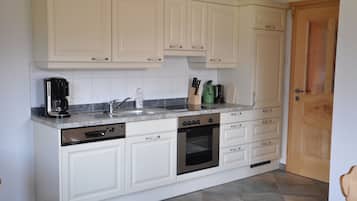 Kühlschrank, Ofen, Herdplatte, Geschirrspüler