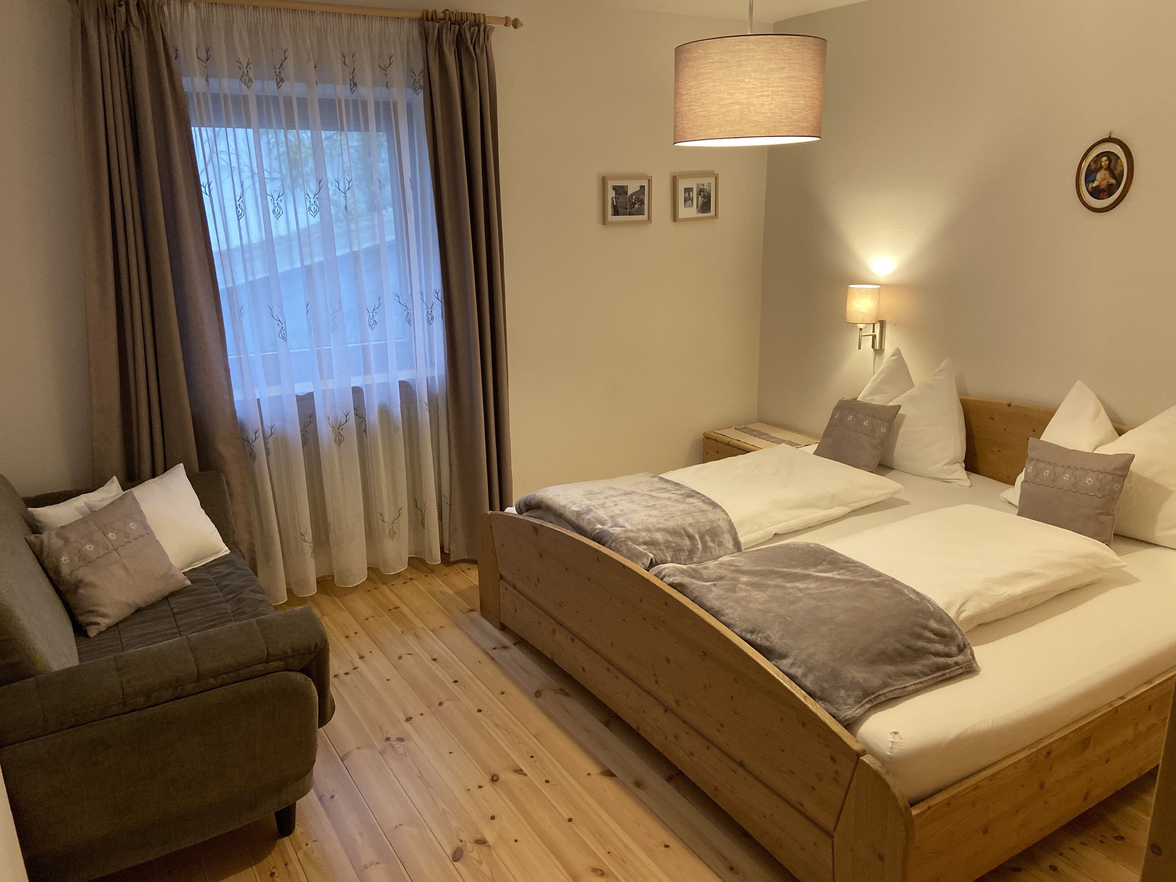 3 habitaciones, tabla de planchar con plancha y wifi gratis 